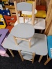 dětská barevná židlička šedá 